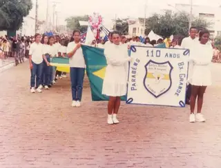 Recordações dos tradicionais desfiles cívicos de 7 de setembro em Baixa Grande, durante as décadas de 1980 e 1990