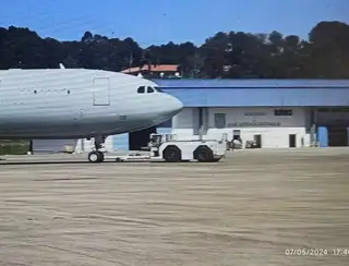 A aeronave KC-30 da Força Aérea Brasileira (FAB) leva 34 toneladas de doações às vítimas de enchentes no Rio Grande do Sul (RS)
