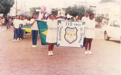Recordações dos tradicionais desfiles cívicos de 7 de setembro em Baixa Grande, durante as décadas de 1980 e 1990