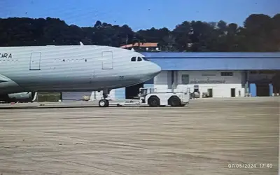 A aeronave KC-30 da Força Aérea Brasileira (FAB) leva 34 toneladas de doações às vítimas de enchentes no Rio Grande do Sul (RS)